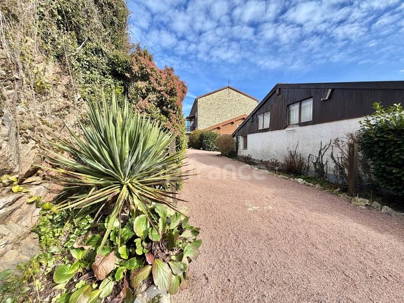 Maison en pierre - 545 m² - 21 pièces