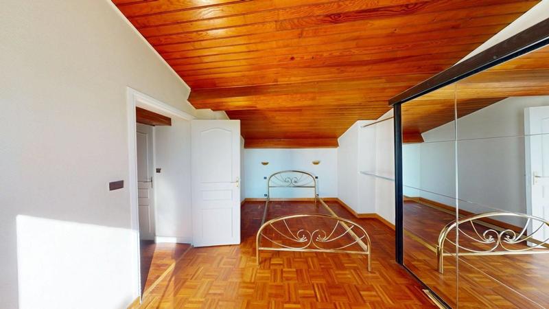 Appartement - 201 m² - 6 pièces