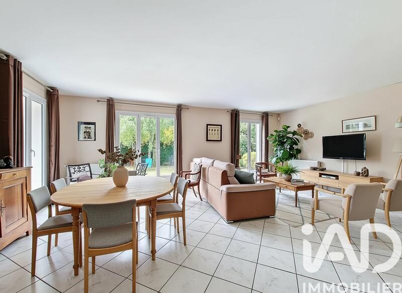 Maison - 235 m² - 8 pièces