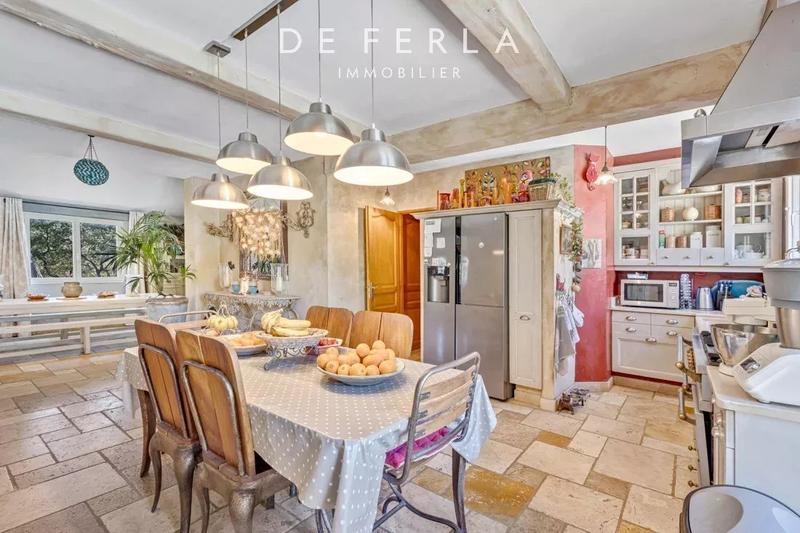 Villa - 250 m² - 9 pièces