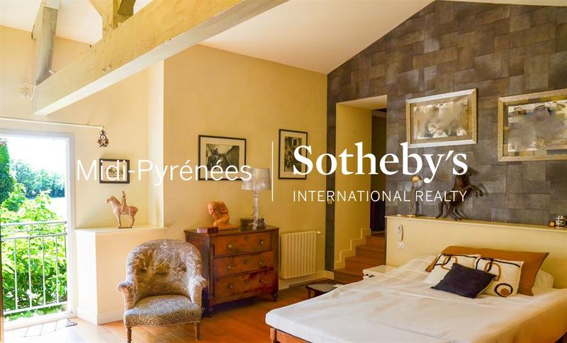 Maison - 430 m² - 9 pièces