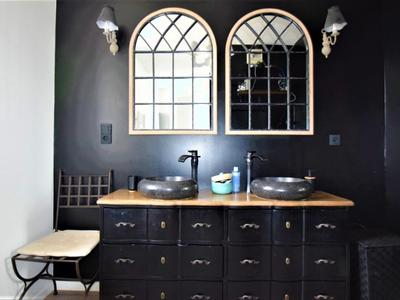 Maison - 238 m² - 7 pièces