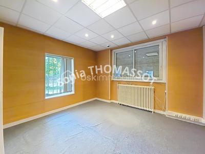 Bureau - 81 m² - 4 pièces