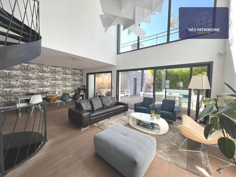 Maison contemporaine - 270 m² - 8 pièces