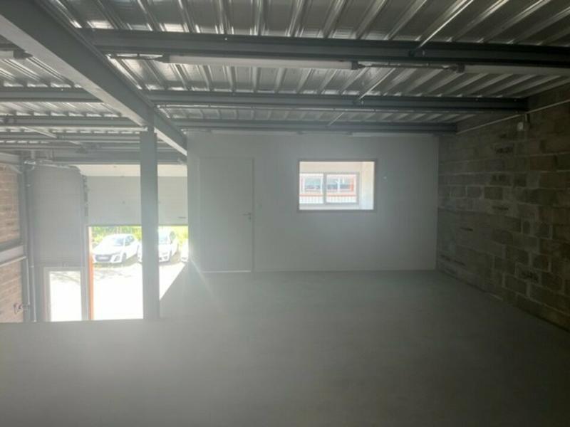 Local d'activité / Entrepôt - 258 m²