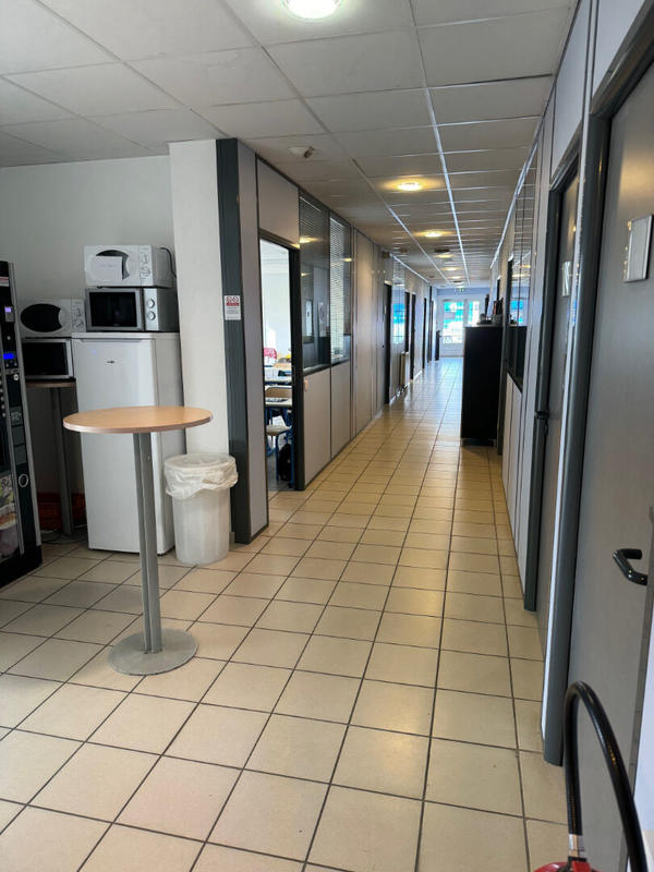 Local d'activité / Entrepôt - 255 m²