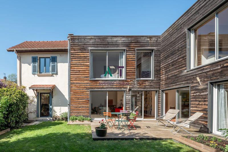 Maison - 240 m² - 8 pièces