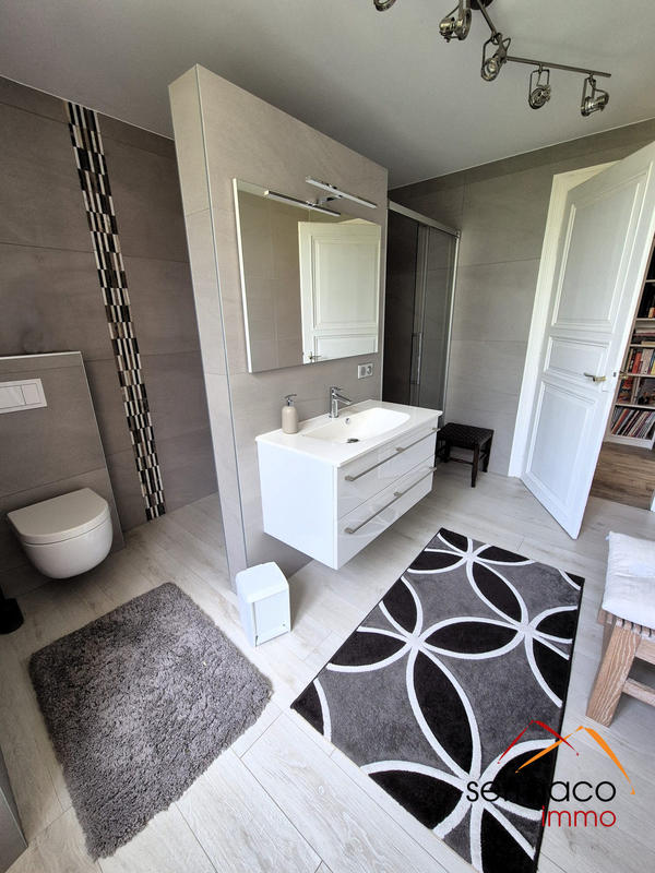 Maison - 334 m² - 14 pièces