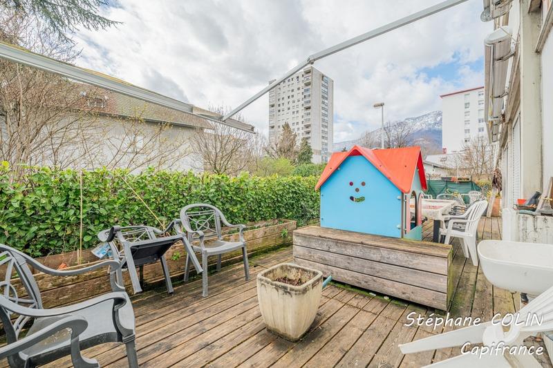 Immeuble - 1 700 m² - 46 pièces