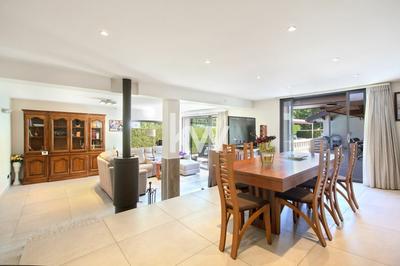 Maison - 250 m² - 6 pièces