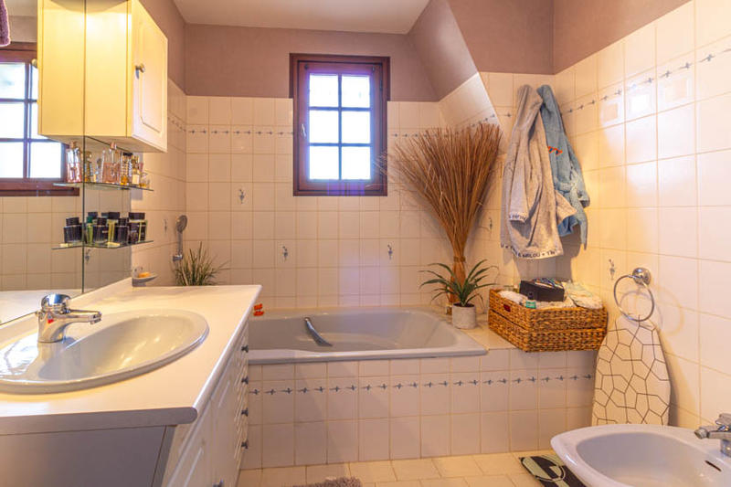 Maison - 198 m² - 8 pièces