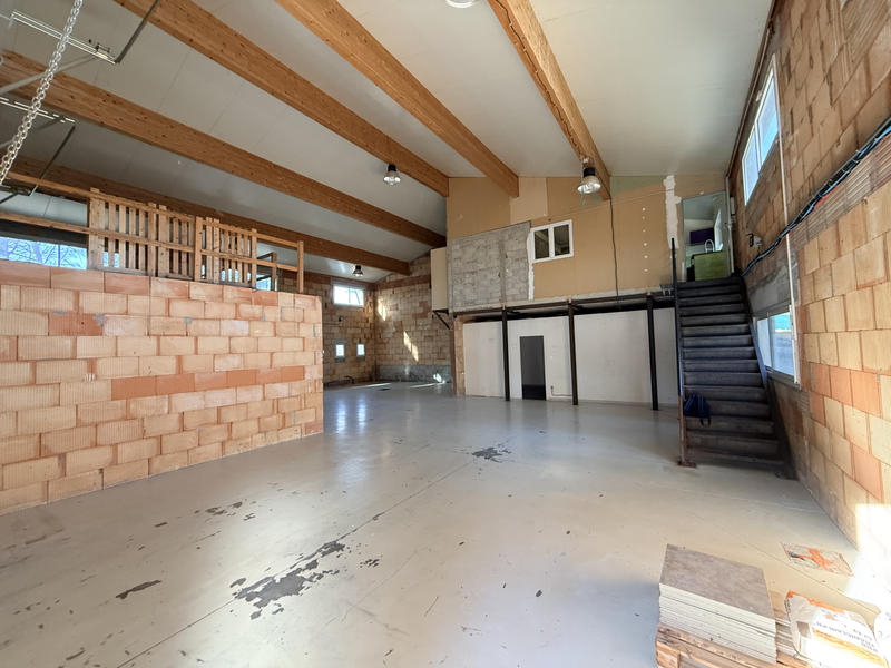 Local d'activités - 240 m²