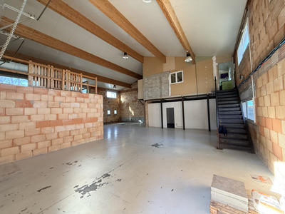 Local d'activités - 240 m²