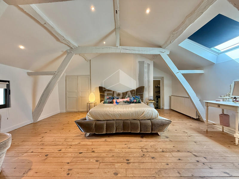 Maison - 220 m² - 5 pièces