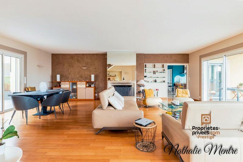 Maison - 250 m² - 7 pièces