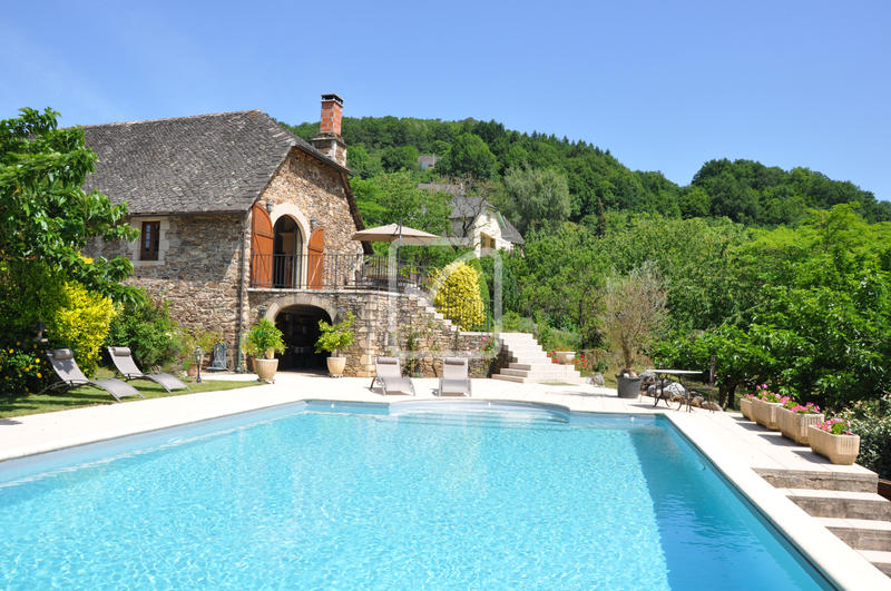 Maison - 298 m² - 12 pièces