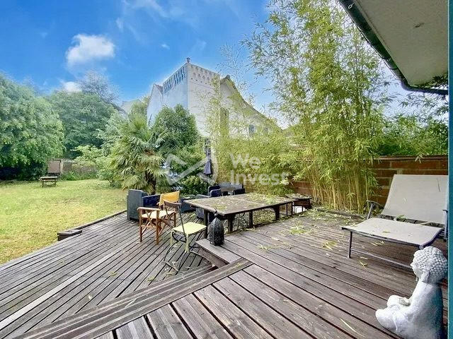 Maison - 247 m² - 11 pièces