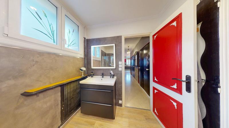 Maison - 182 m² - 8 pièces