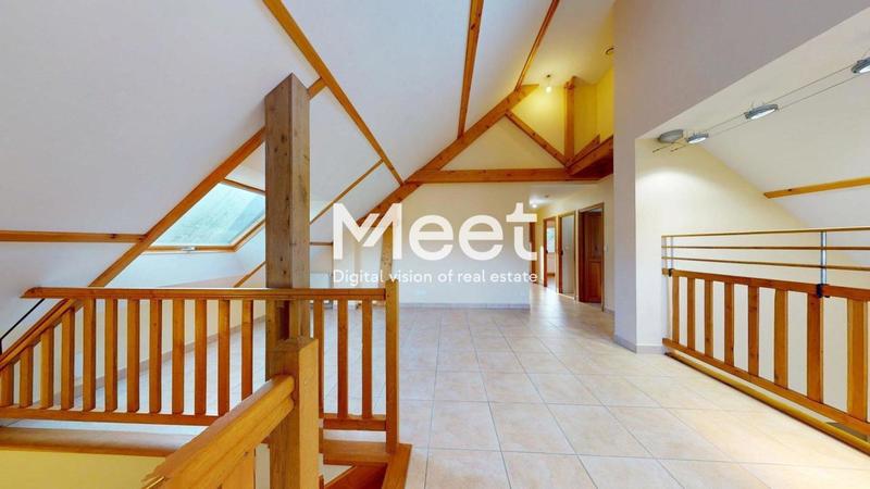 Maison - 220 m² - 6 pièces