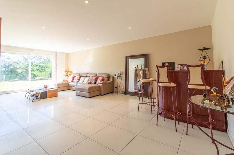 Maison - 295 m² - 9 pièces