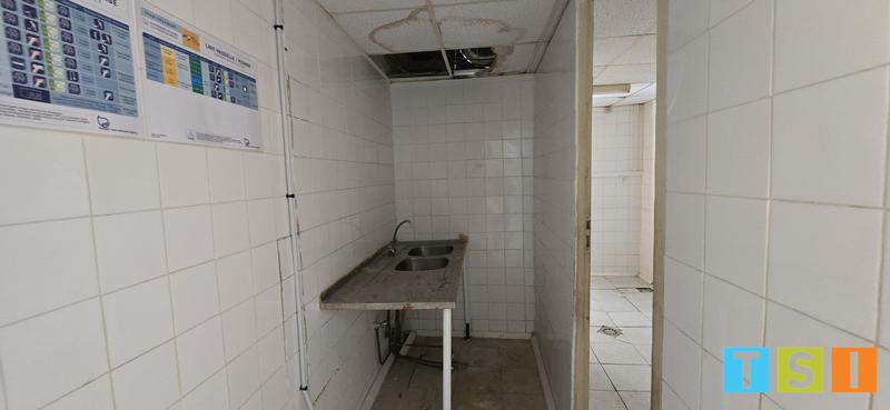 Local d'activités - 151 m² - 10 pièces