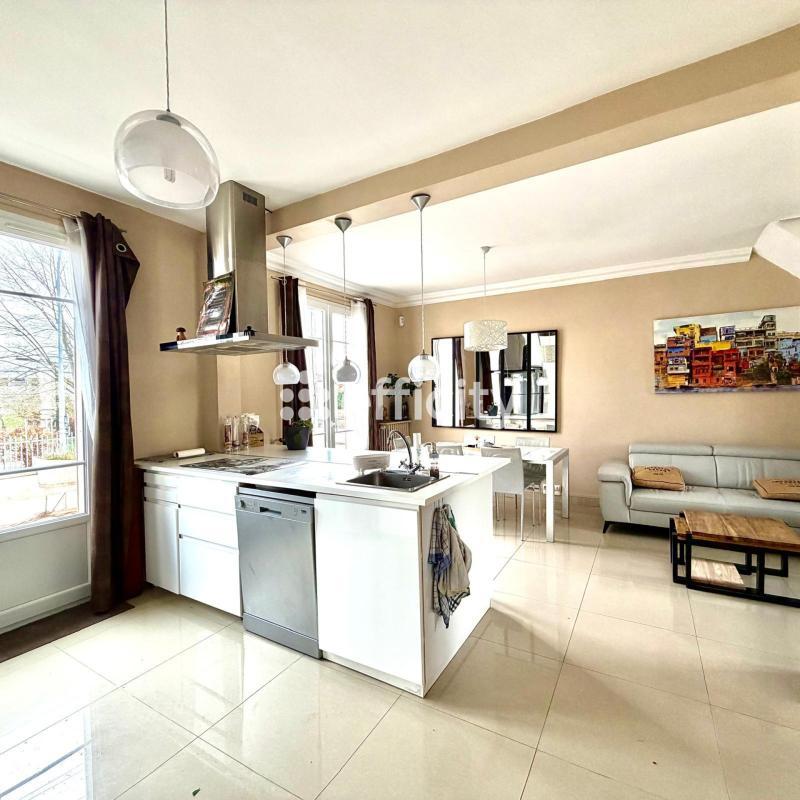 Maison - 106 m² - 5 pièces