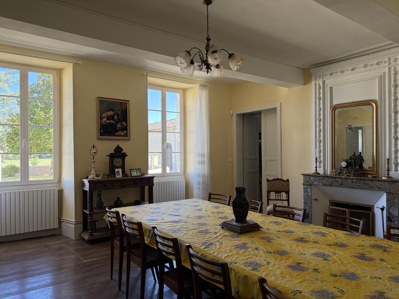 Maison - 400 m² - 12 pièces