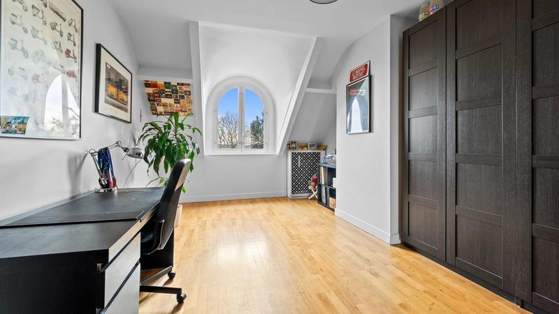 Maison - 330 m² - 9 pièces