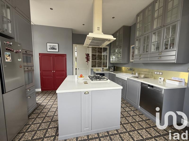 Maison - 214 m² - 9 pièces