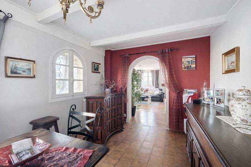 Maison - 318 m² - 11 pièces