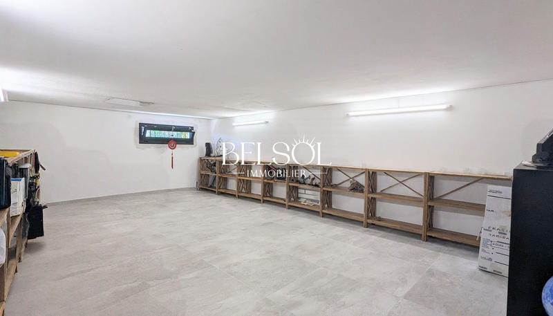 Maison traditionnelle - 230 m² - 7 pièces