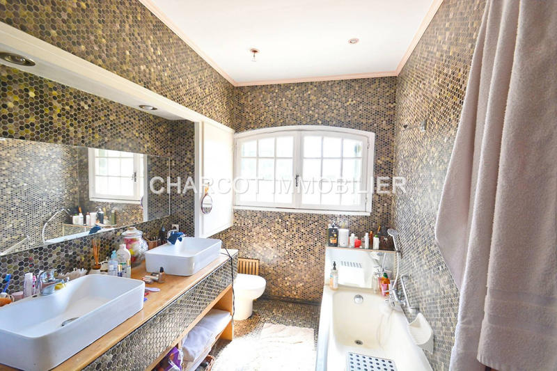 Maison - 281 m² - 6 pièces