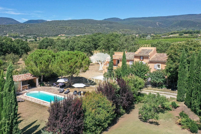 Propriété - 270 m² - 7 pièces