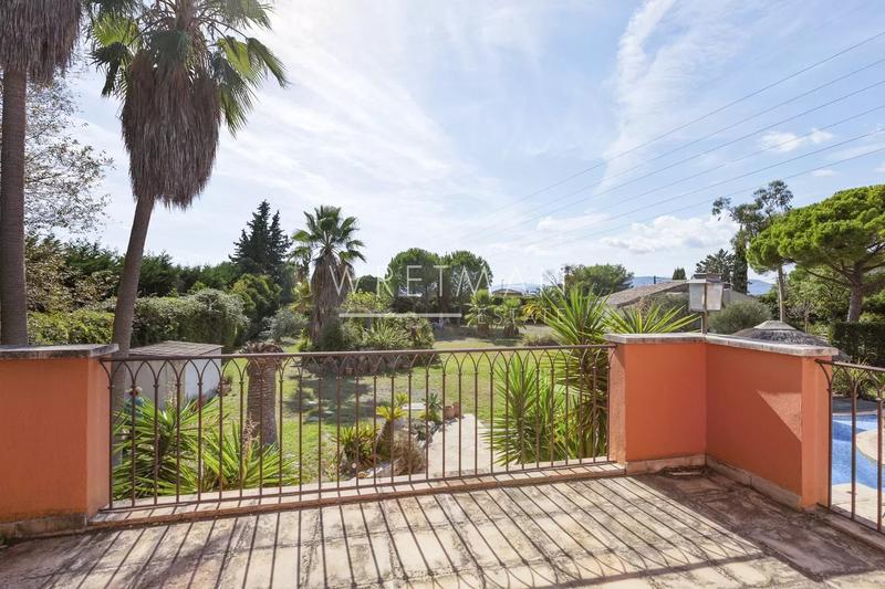 Maison - 472 m² - 10 pièces