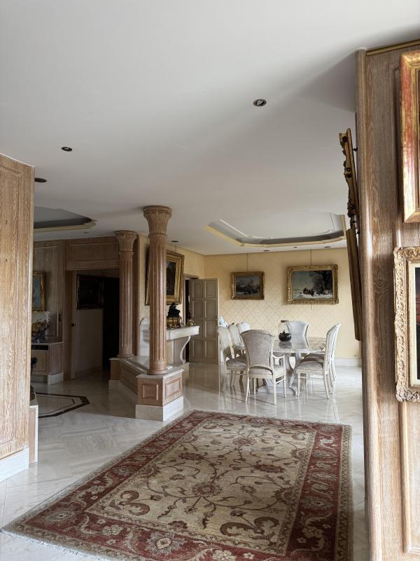 Maison - 434 m² - 8 pièces