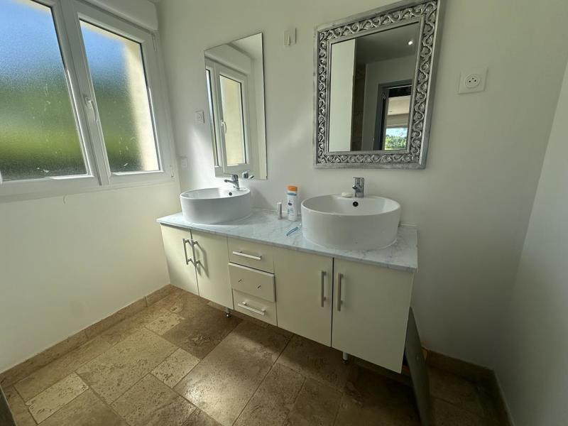 Maison - 330 m² - 13 pièces