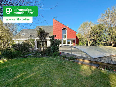 Maison - 181 m² - 6 pièces