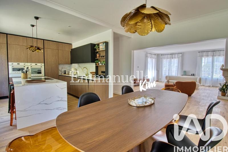 Maison - 270 m² - 10 pièces