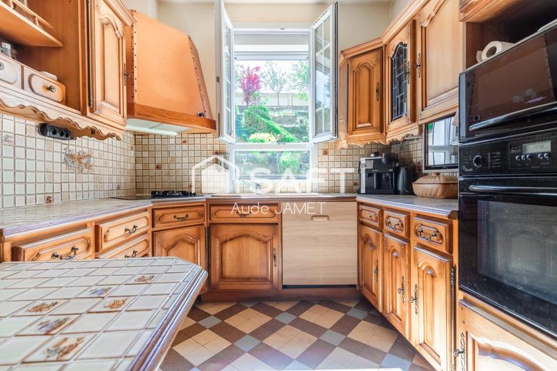 Maison - 228 m² - 8 pièces