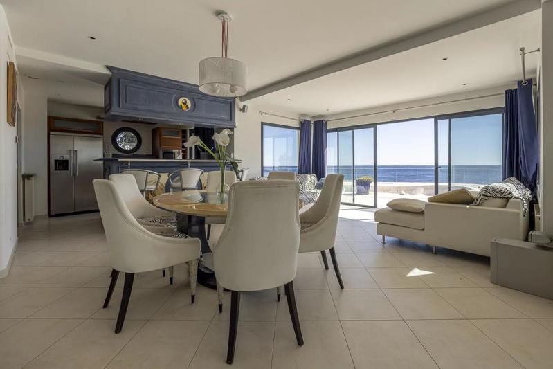 Villa - 240 m² - 8 pièces