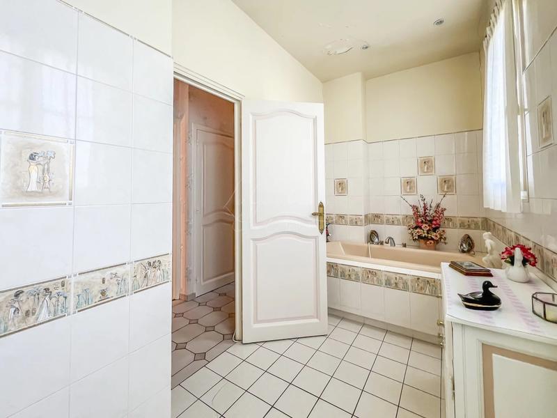 Maison - 166 m² - 7 pièces