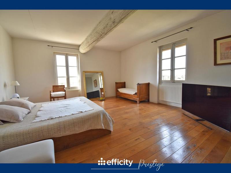 Maison - 400 m² - 8 pièces