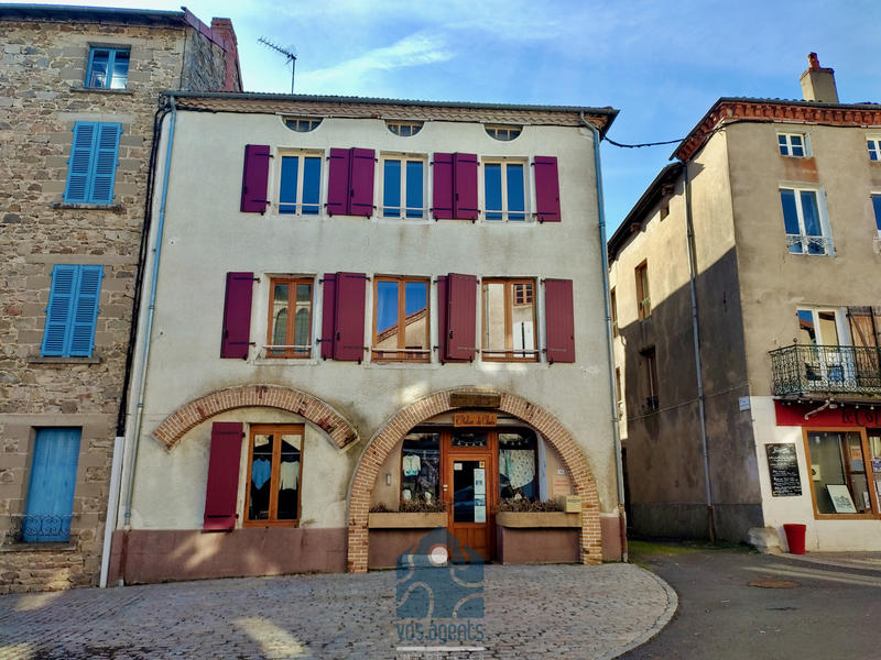 Maison - 250 m² - 13 pièces