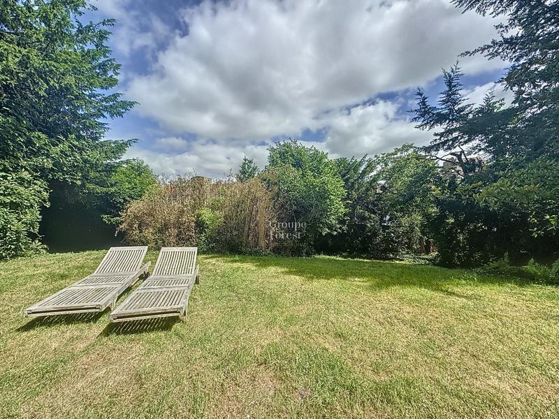 Maison - 435 m² - 9 pièces