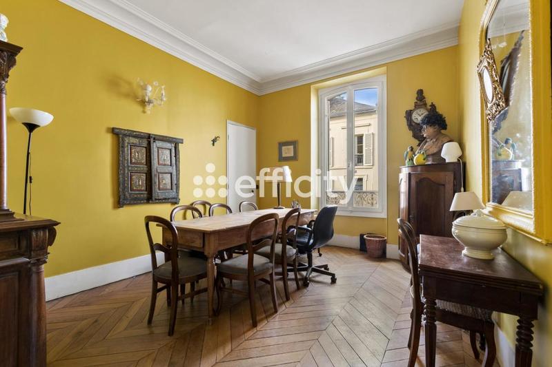 Appartement - 167 m² - 8 pièces