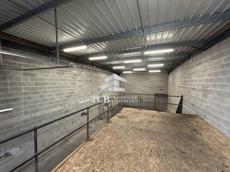 Local d'activités - 121 m²