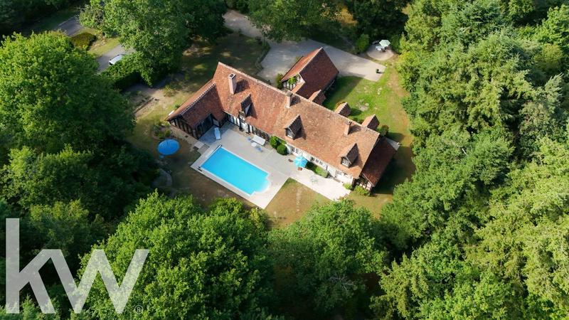 Maison - 295 m² - 8 pièces