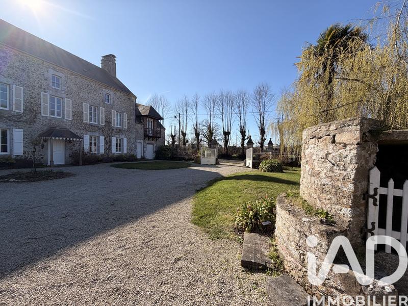 Maison - 260 m² - 11 pièces