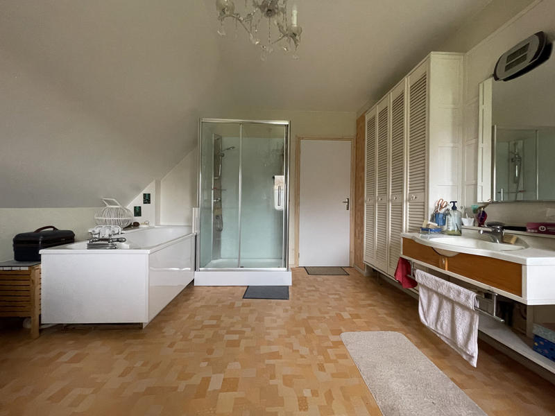 Maison - 211 m² - 6 pièces