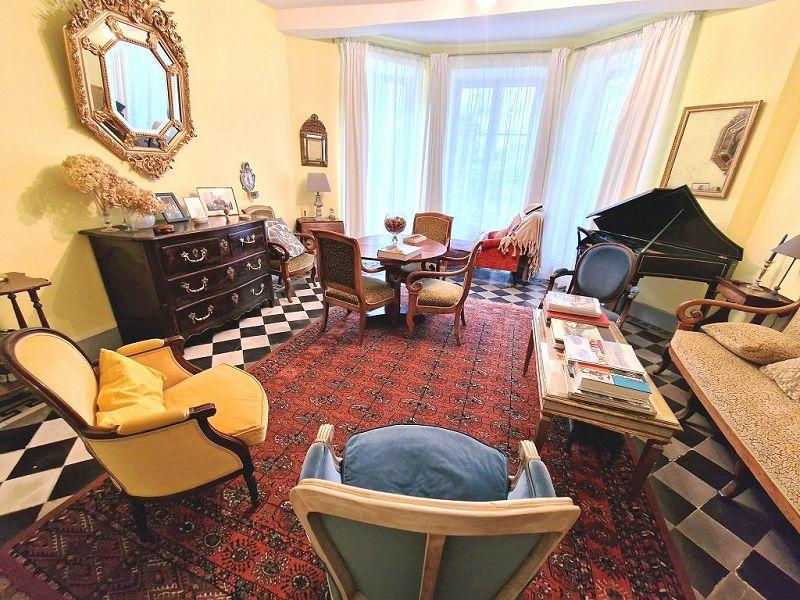 Maison - 238 m² - 7 pièces